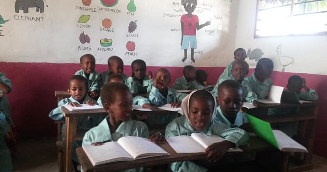 Derechos Humanos, proporcionamos una educación de calidad a las niñas y niños en Lamu, Kenia