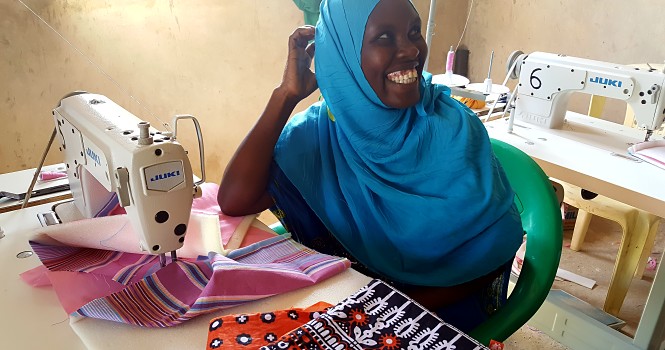 Derechos Humanos, ofrecemos un trabajo digo a las mujeres en Lamu, Kenia