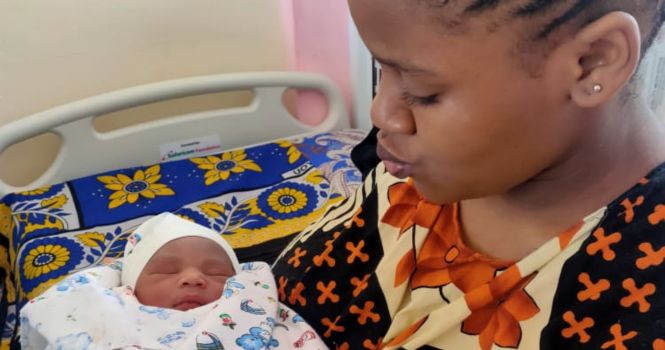 Afrikable - Ser madre en Kenia